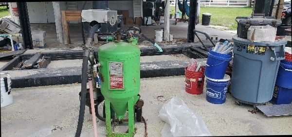 Air Compressor w/ Blast pots