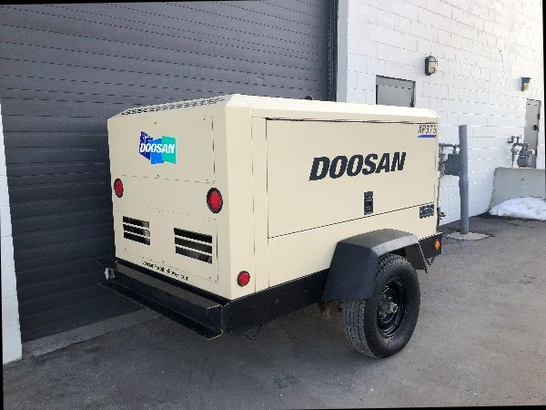 2015 Doosan 375 CFM Portable Diesel Air Compressor - XP375