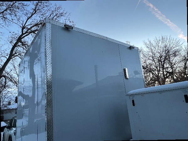 Dry ice blasting mobile trailer