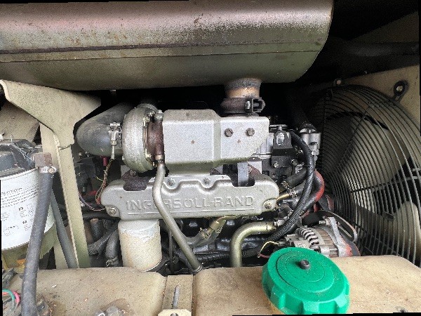 P260wir 260 cfm Ingersoll-Rand Diesel Air Compressor 3.6 original hrs
