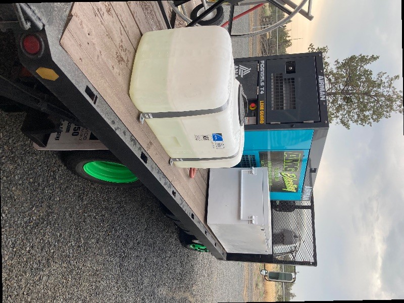 Mobile sandblasting truck